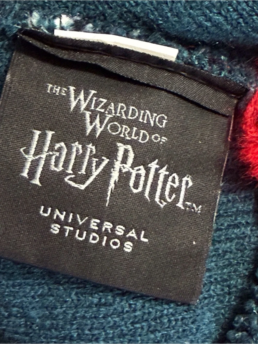 Wizarding World Universal Studios Harry Potter Hogwarts crest knit hat/beanie OS
